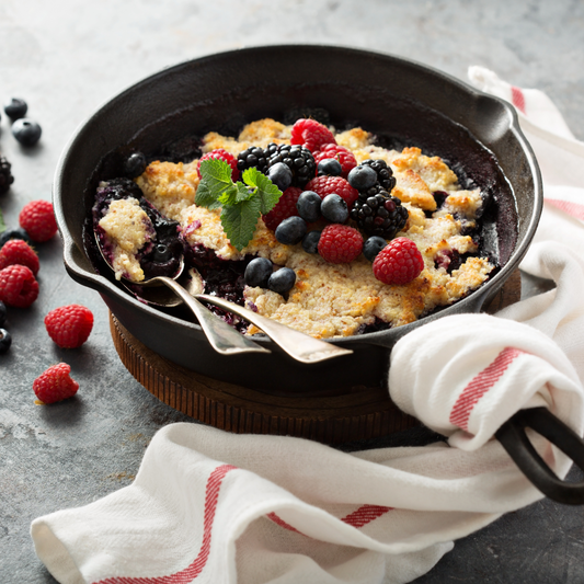 Winterliches Beeren-Crumble mit Almenrausch-Topping